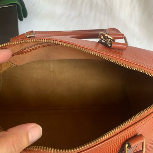 Louis Vuitton Epi Leather Speedy 30 - Picture 13 of 16